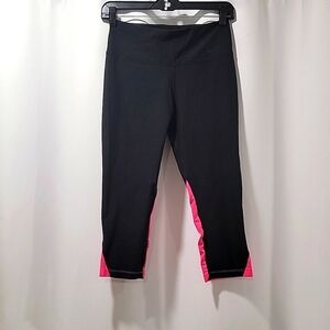Nike Dri fit Woman's Crop Leggings Small.  H38
